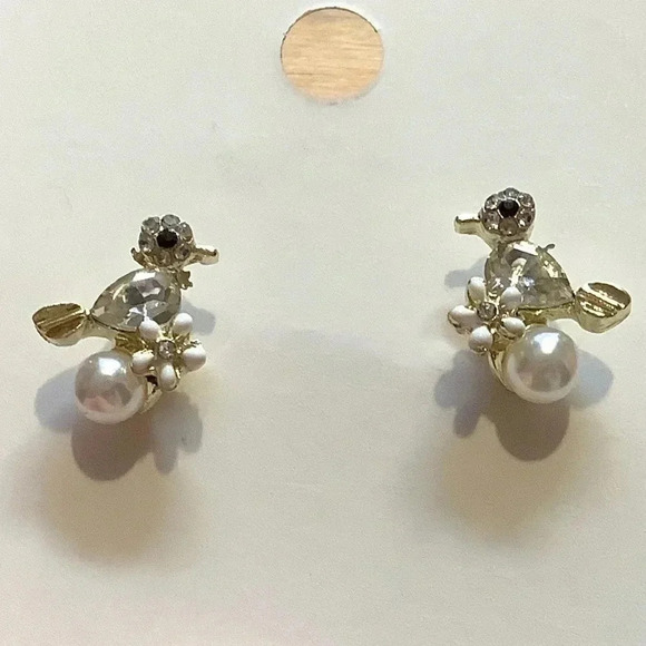 Dainty Gold Tone Bird & Flower Pearl Stud Earrings - Picture 2 of 9